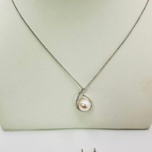 Consignment Sale " Birks Natural Diamonds & Akoya Pearls set" in 14 Karat