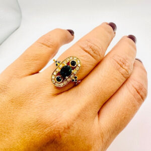 High End Consignment Jewellery 18Karat Natural Sapphires & Diamonds Vintage Ring